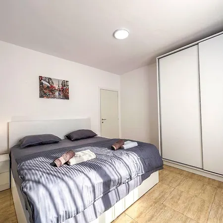 203 Libra Crystal Apartamento
